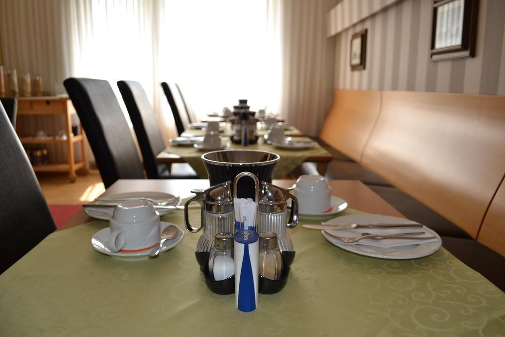 Hotel Minerva Garni Дюссельдорф Экстерьер фото