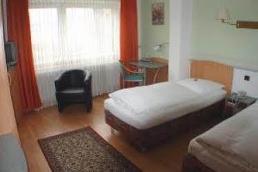 Hotel Minerva Garni Дюссельдорф Экстерьер фото